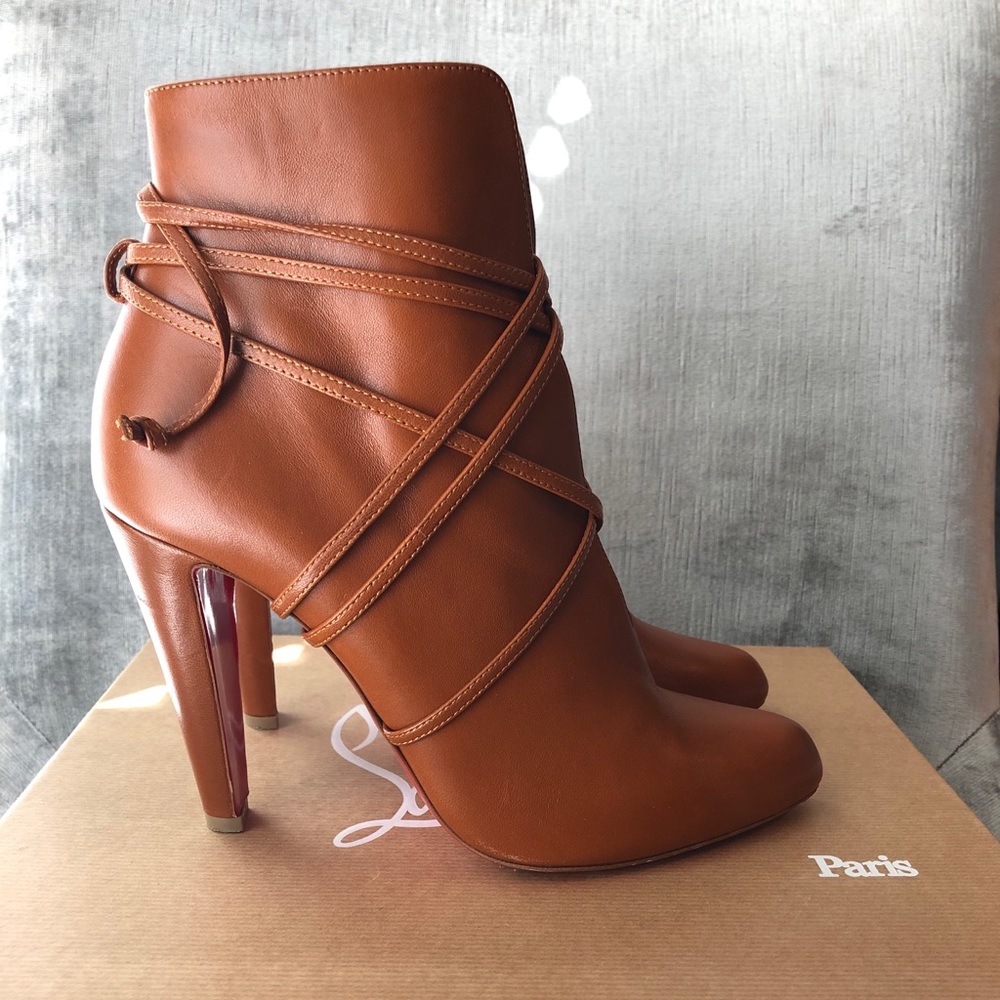 Size 40.5 Christian Louboutin Brn Booties